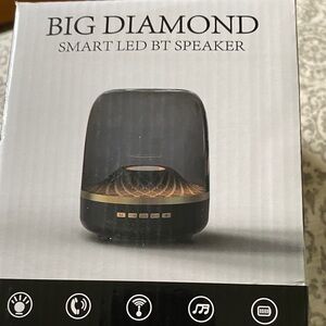 Diamond Supply Co. Black and Gold LED Bluetooth Speaker